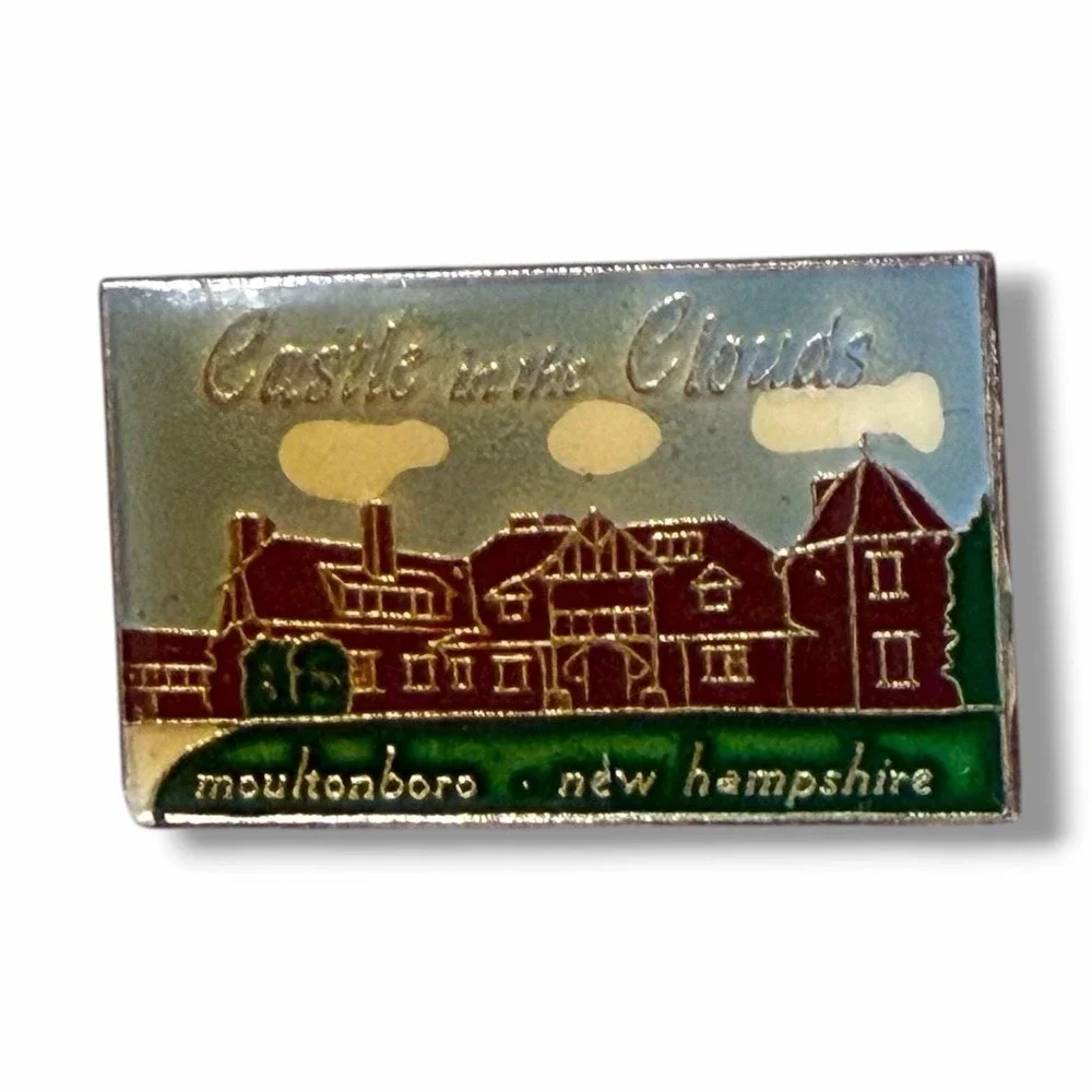 Castle in the Clouds Moultonboro New Hampshire Vintage Lapel Pin I4